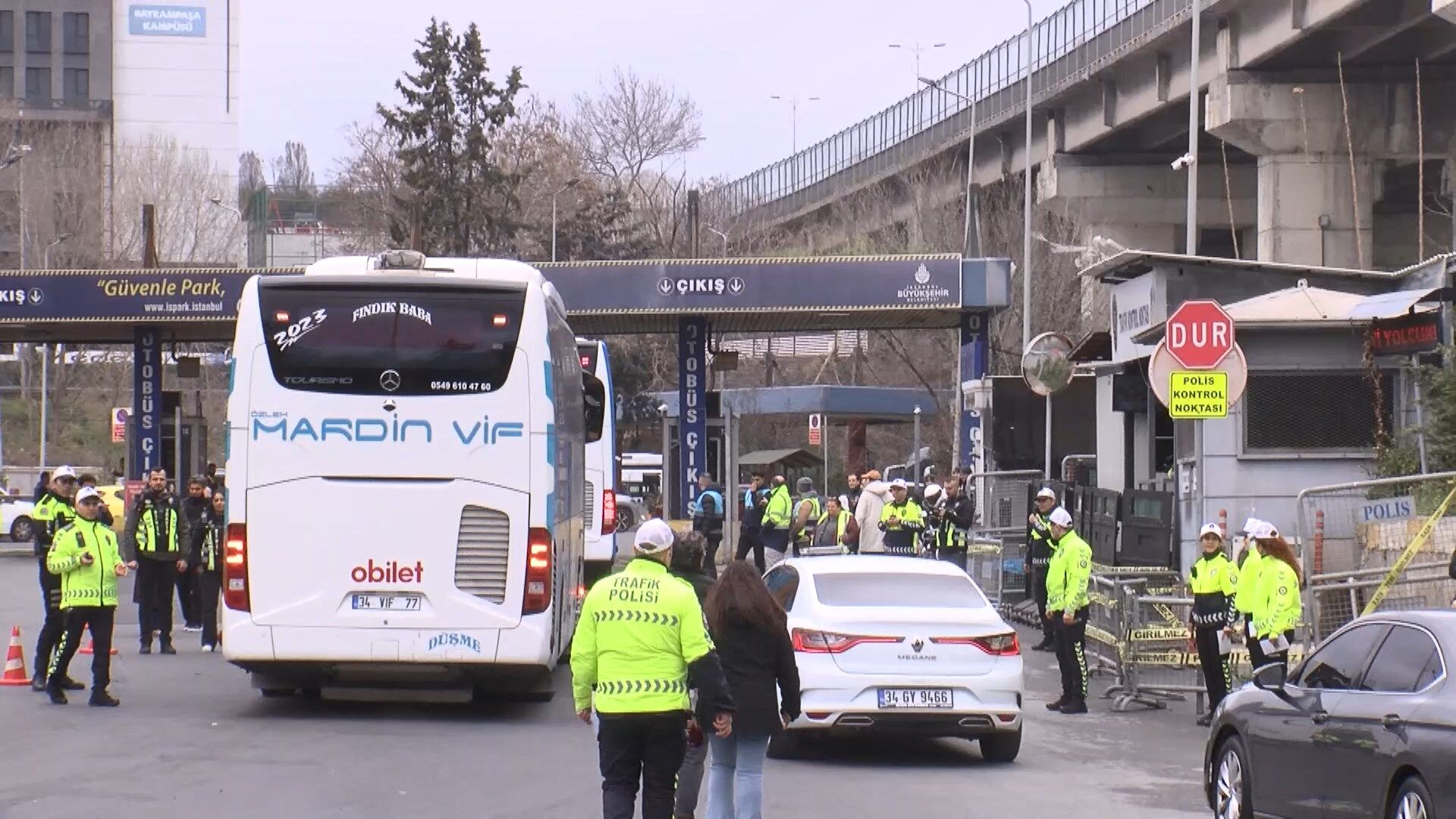 I S T A N B U L V A L I G U L’ D E N B A Y R A M O N C E S I O T O 1218696 362401